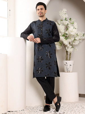 Multishades Men Embellished Straight Kurta(Blue)