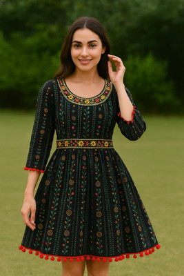clotsage Women Floral Print, Printed, Embroidered Flared Kurta(Black)