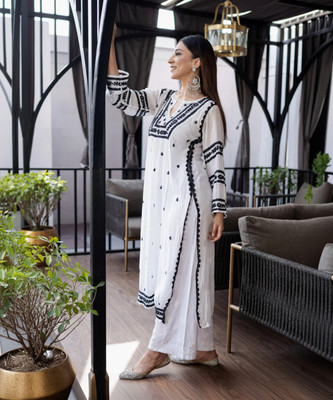 CELEUM Women Embroidered Straight Kurta(White)