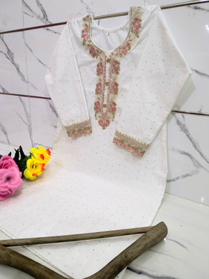 shadzoon Women Embroidered A-line Kurta(White)