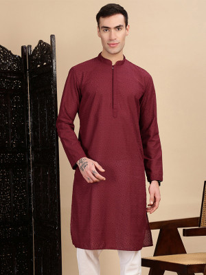 House of Pataudi Men Solid Straight Kurta(Maroon)