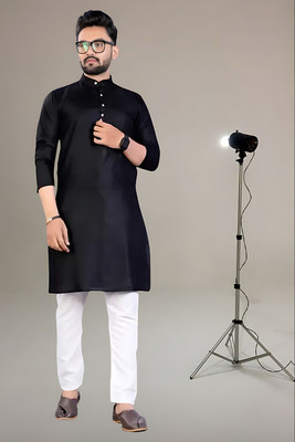 krishu Men Solid Straight Kurta(Black)