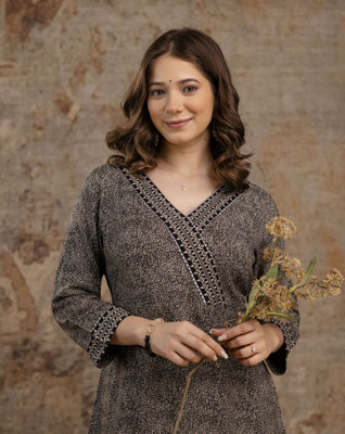 Dressar Women Floral Print, Printed Straight Kurta(Black)