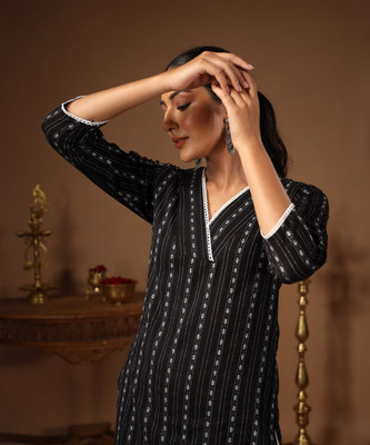 BKApparels Women Printed Straight Kurta(Black)