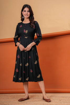 DCEE PLUS Women Floral Print Flared Kurta(Black)