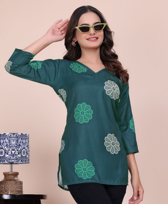 GLAM COUTURE Women Floral Print Straight Kurta(Green)