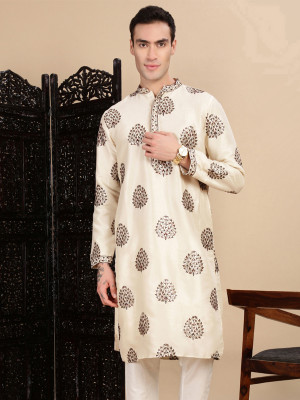 House of Pataudi Men Abstract Straight Kurta(Green)