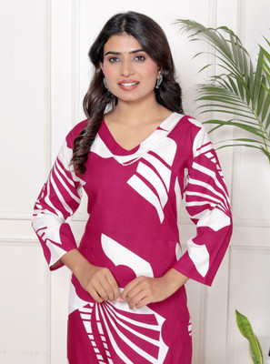 aashub Women Printed Straight Kurta(Red)