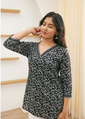 ESTROX Women Printed, Floral Print Tunic Kurta(Black)