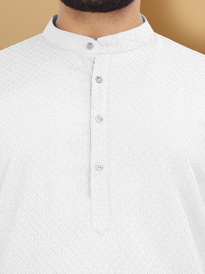 VeBNoR Men Solid Straight Kurta(White)