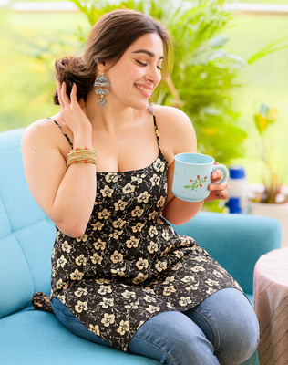 CLANGER Women Floral Print Straight Kurta(Black)