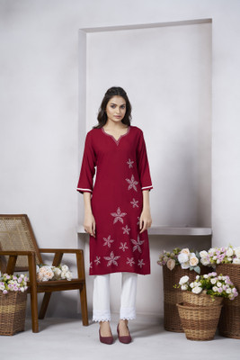 Onixino Women Embroidered Straight Kurta(Maroon)
