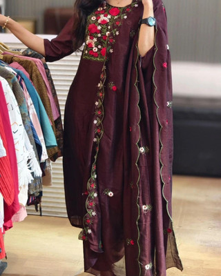 kedarnath Women Embroidered Straight Kurta(Maroon)