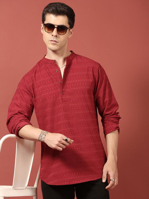 Voroxy Men Solid Straight Kurta(Red)