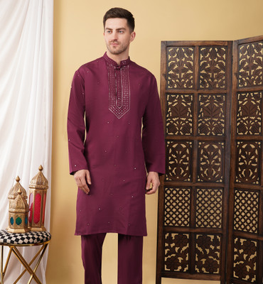 ADHIRAJAN Men Embroidered Straight Kurta(Maroon)