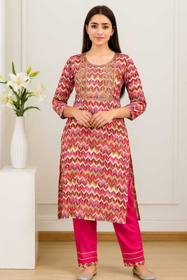 CornHubb.in Women Geometric Print, Embroidered, Embellished Straight Kurta(Orange)