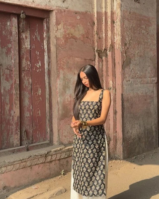 SHIRSHA Women Printed Straight Kurta(Black)