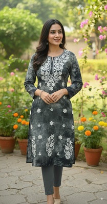 ChikankariArts Women Embroidered Straight Kurta(Red)