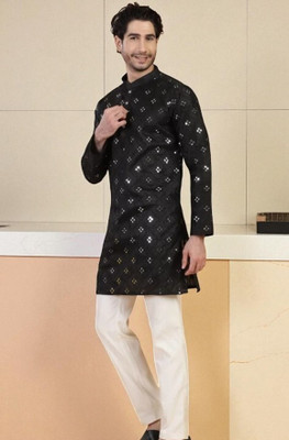 Vastra Men Embroidered Straight Kurta(Black)