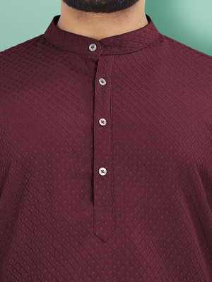 VeBNoR Men Solid Straight Kurta(Maroon)