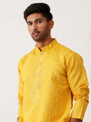 Jompers Men Embroidered Straight Kurta(Yellow)