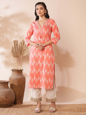 PRISCA Women Floral Print Straight Kurta(Orange)