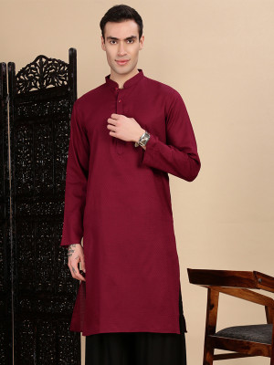 House of Pataudi Men Solid Straight Kurta(Maroon)
