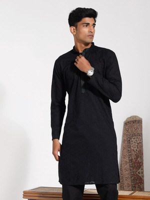 VASTRAMAY Men Solid, Embroidered Straight Kurta(Black)