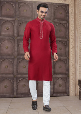 Svatantra Men Printed Straight Kurta(Red)