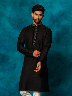 VASTRAMAY Men Embroidered A-line Kurta(Black)