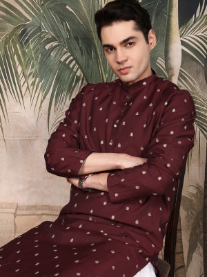 Sanwara Men Solid Ethnic Dress Kurta(Maroon)