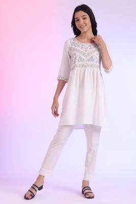 Aurelia Women Embroidered Straight Kurta(White)