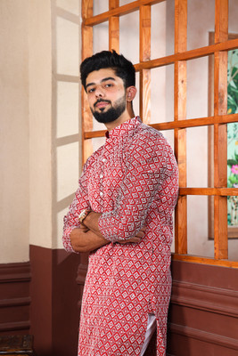 Koshin Men Printed Straight Kurta(Maroon)
