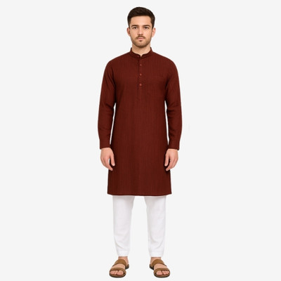 Tarannum Men Solid Straight Kurta(Maroon)