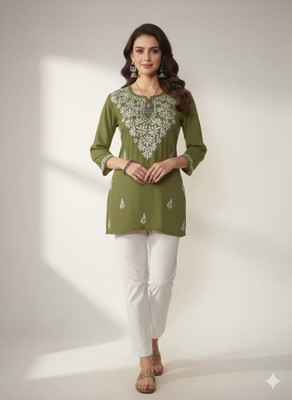 The Chikankari Story Women Chikan Embroidery Straight Kurta(Green)