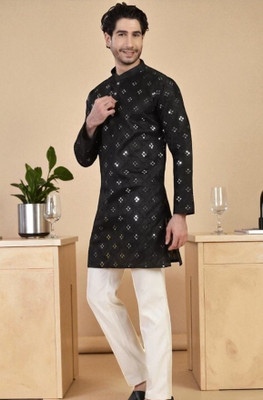 Vastra Men Embroidered Straight Kurta(Black)