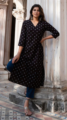 SANGOURI Women Floral Print Straight Kurta(Black)