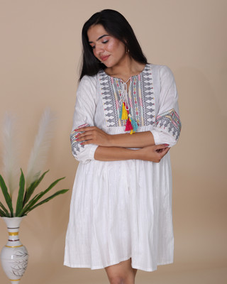 Aaivan Women Embroidered Flared Kurta(White)