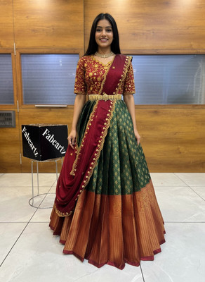 Sonu Creation Self Design Semi Stitched Lehenga Choli(Dark Green)