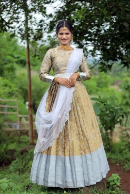 Sonu Creation Self Design Semi Stitched Lehenga Choli(Gold)