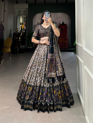 SK FASHION SURAT Floral Print Semi Stitched Lehenga Choli(Black)