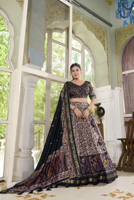 KRISHU ETHNICS Floral Print Semi Stitched Lehenga Choli(Black)
