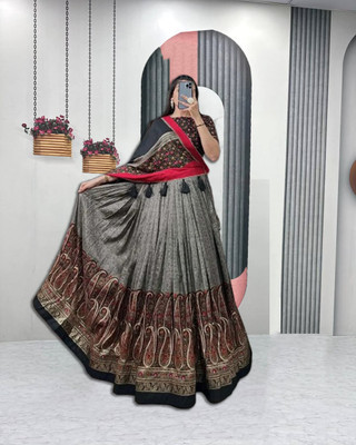 RADHVI BIZ Self Design Semi Stitched Lehenga Choli(Black)