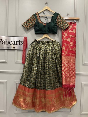 Payu Self Design Semi Stitched Lehenga Choli(Dark Green)