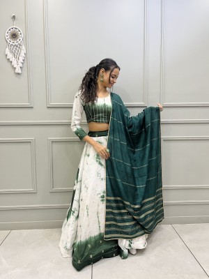 Payu Self Design Semi Stitched Lehenga Choli(Dark Green)