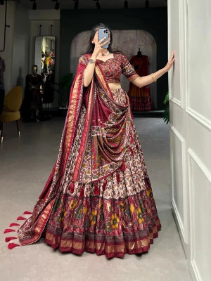 sarathybiz Self Design Semi Stitched Lehenga Choli(Red)