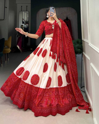 BLANKLOOK Self Design Semi Stitched Lehenga Choli(Red)