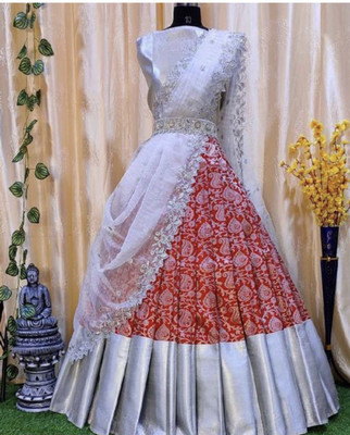 SHREEENATHJICREATION Self Design Semi Stitched Lehenga & Kurta(Red)
