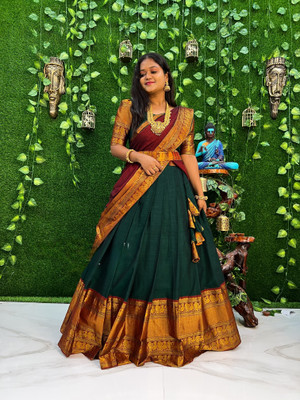 SWAMI STUDIO Graphic Print, Woven, Self Design Bollywood Jacquard Saree(Green, Maroon)