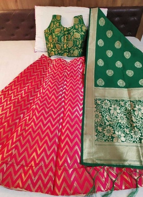 NITYA TEXOFAB Self Design Semi Stitched Lehenga Choli(Green)